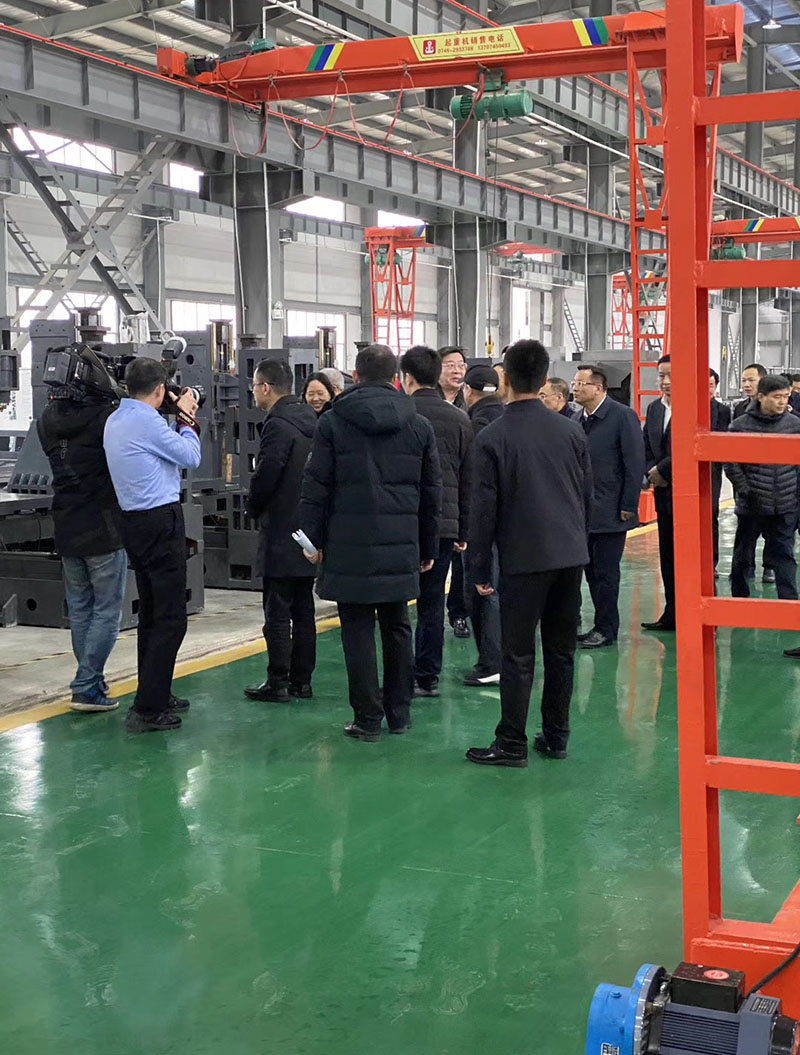 湖南省委書記杜家毫一行來華亞數(shù)控懷化生產基地視察